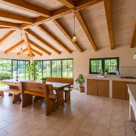 Adelia Mit Pool, Grill Und Terrasse Apartment *