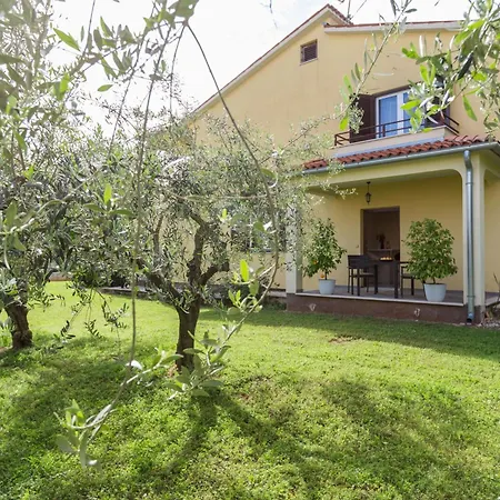 Adelia Mit Pool, Grill Und Terrasse