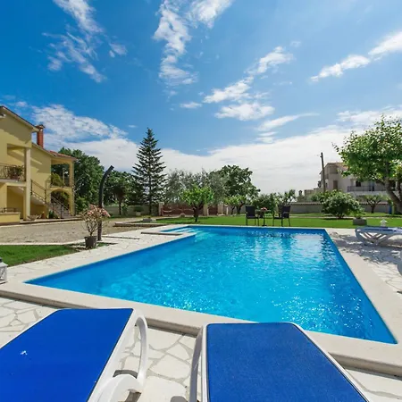 Adelia Mit Pool, Grill Und Terrasse Apartment Porec