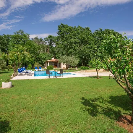 Adelia Mit Pool, Grill Und Terrasse Apartment *
