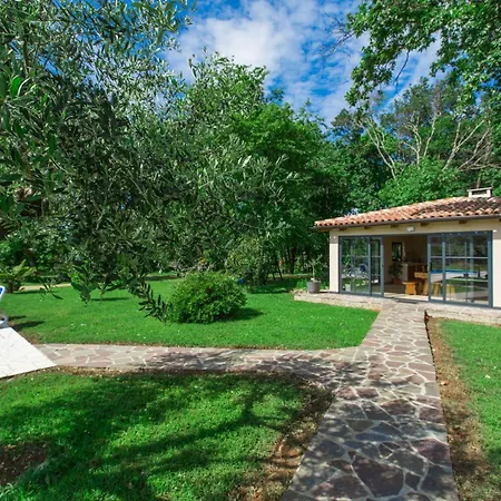 Apartment Adelia Mit Pool, Grill Und Terrasse