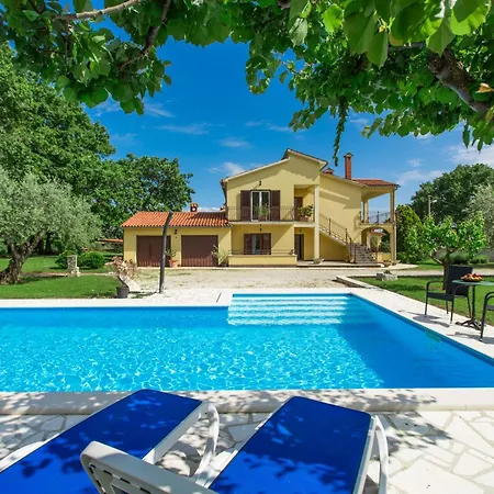 Adelia Mit Pool, Grill Und Terrasse Apartment *