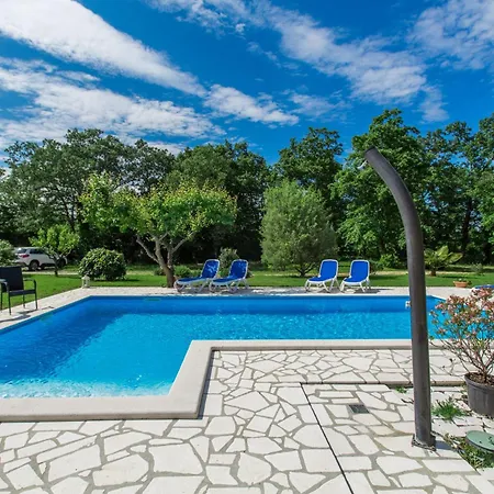 Apartment Adelia Mit Pool, Grill Und Terrasse